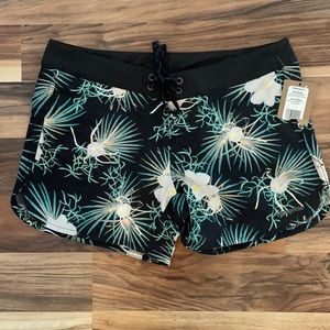 NWT Patagonia Wavefarer Boardshorts size 6